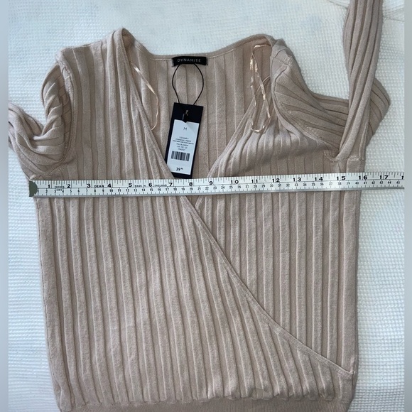 Women’s Dynamite ribbed stretchy long sleeves wrap knit sweater size medium‎ - Picture 5 of 12